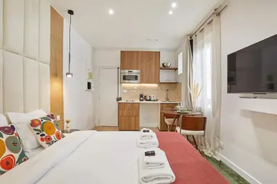 Cuisine ou kitchenette dans l'établissement Luxury Suite in the Center of Paris