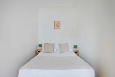 Un ou plusieurs lits dans un hébergement de l'établissement Parisian charm -1BR-3P - Paris 15