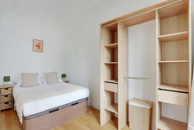 Un ou plusieurs lits dans un hébergement de l'établissement Parisian charm -1BR-3P - Paris 15