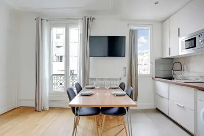 Cuisine ou kitchenette dans l'établissement Parisian charm -1BR-3P - Paris 15