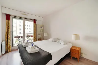 Un ou plusieurs lits dans un hébergement de l'établissement Modern apartment -1BR-2P- Boulogne-Billancourt