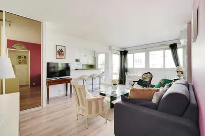Télévision ou salle de divertissement dans l'établissement Modern apartment -1BR-2P- Boulogne-Billancourt