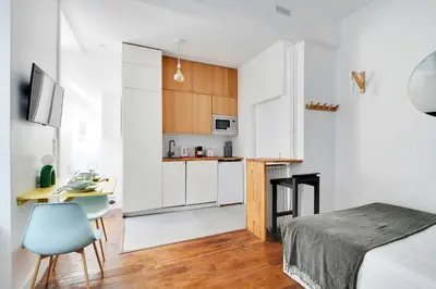 Cuisine ou kitchenette dans l'établissement New Studio with Terrace near the Eiffel Tower