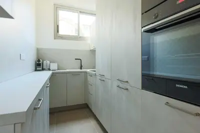 Cuisine ou kitchenette dans l'établissement Elegant Appt - 1BDR-4P - Tour Eiffel - Auteuil