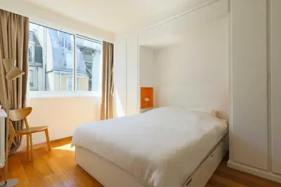 Un ou plusieurs lits dans un hébergement de l'établissement Elegant Appt - 1BDR-4P - Tour Eiffel - Auteuil