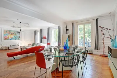 Coin salon dans l'établissement Elegant apartment - 4BR -10P- Madeleine