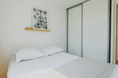 Un ou plusieurs lits dans un hébergement de l'établissement Magnificent apartment -2BR-6P- Belleville