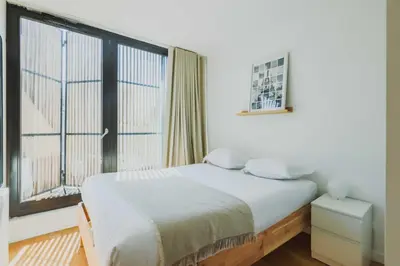 Un ou plusieurs lits dans un hébergement de l'établissement Magnificent apartment -2BR-6P- Belleville