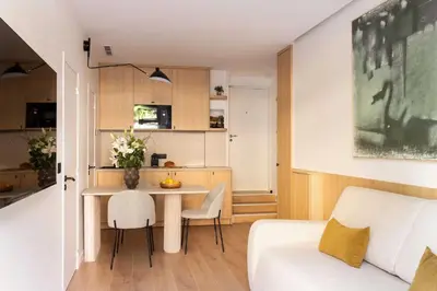 Coin salon dans l'établissement Magnificent flat- AC -1BR- 4P-Place de la Nation