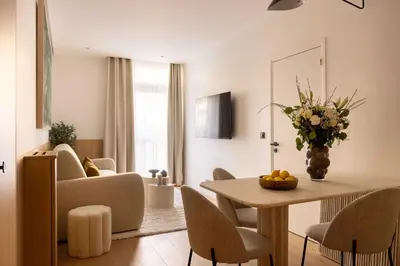 Télévision ou salle de divertissement dans l'établissement Magnificent flat- AC -1BR- 4P-Place de la Nation