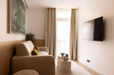 Télévision ou salle de divertissement dans l'établissement Magnificent flat- AC -1BR- 4P-Place de la Nation