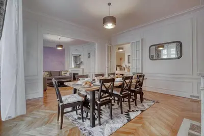 Télévision ou salle de divertissement dans l'établissement 120 m2 Luxury Eiffel Signature