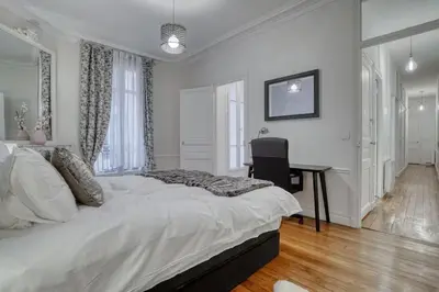 Un ou plusieurs lits dans un hébergement de l'établissement 120 m2 Luxury Eiffel Signature