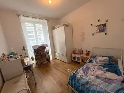 Un ou plusieurs lits dans un hébergement de l'établissement Salon Cosy et Lumineux proche Arc de Triomphe