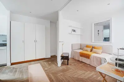 Un ou plusieurs lits dans un hébergement de l'établissement Bright apartment -1BR-2P- Jardin du Luxembourg