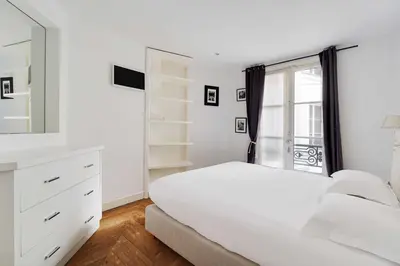 Un ou plusieurs lits dans un hébergement de l'établissement Bright apartment -1BR-2P- Jardin du Luxembourg
