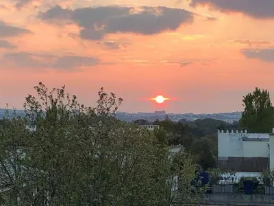 Lever ou coucher de soleil vu de l'appartement ou à proximité