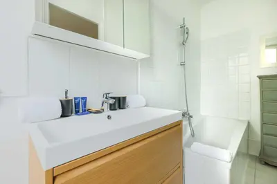 Salle de bains dans l'établissement Cosy Apartment - 1BR-2P- Le Marais