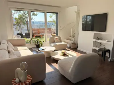Télévision ou salle de divertissement dans l'établissement Home Parc by So Homy - 3 Bed Room, 6 People