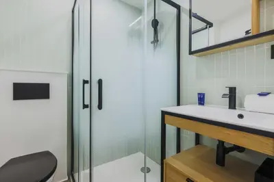 Salle de bains dans l'établissement Charming studio - 2P- Trocadero
