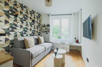 Télévision ou salle de divertissement dans l'établissement Charming studio - 2P- Trocadero