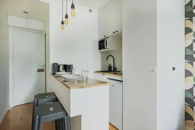 Cuisine ou kitchenette dans l'établissement Charming studio - 2P- Trocadero