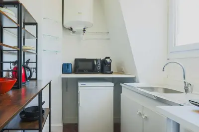 Cuisine ou kitchenette dans l'établissement Charming 2P studio - 14th-Montparnasse