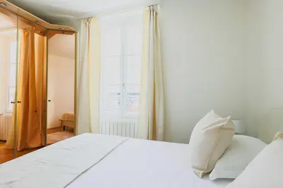 Un ou plusieurs lits dans un hébergement de l'établissement Modern Apartment - 2BR- 4P - Champ-de-Mars