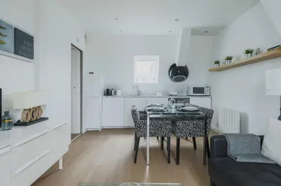 Cuisine ou kitchenette dans l'établissement Bright apartment - 1BR-2P - Le Marais