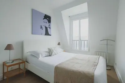 Un ou plusieurs lits dans un hébergement de l'établissement Bright apartment - 1BR-2P - Le Marais