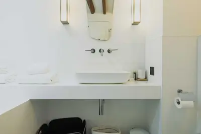 Salle de bains dans l'établissement Modern flat -1BR-2P- in the heart of the Marais
