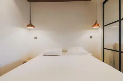 Un ou plusieurs lits dans un hébergement de l'établissement Modern flat -1BR-2P- in the heart of the Marais