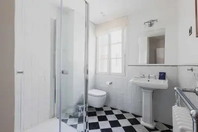 Salle de bains dans l'établissement Modern Apartment -2BR-4P- Marais