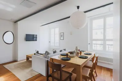 Télévision ou salle de divertissement dans l'établissement Modern Apartment -2BR-4P- Marais