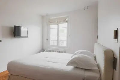 Un ou plusieurs lits dans un hébergement de l'établissement Modern Apartment -2BR-4P- Marais