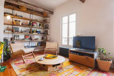 Télévision ou salle de divertissement dans l'établissement Charming Duplex - 2BD-5P - Nation