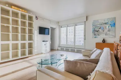 Télévision ou salle de divertissement dans l'établissement Modern apartment -1BR-3P- Trocadero