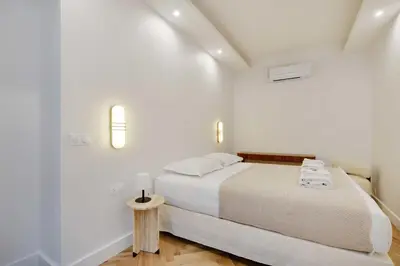 Un ou plusieurs lits dans un hébergement de l'établissement Harmonious 2BDR - 4P apartment - Champs Elysees