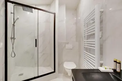 Salle de bains dans l'établissement Harmonious 2BDR - 4P apartment - Champs Elysees