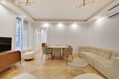 Coin salon dans l'établissement Harmonious 2BDR - 4P apartment - Champs Elysees