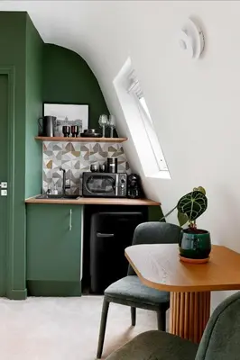 Cuisine ou kitchenette dans l'établissement la suite verte du marais