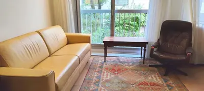 Coin salon dans l'établissement Lovely apartment overlooking inner garden - Montparnasse Pasteur