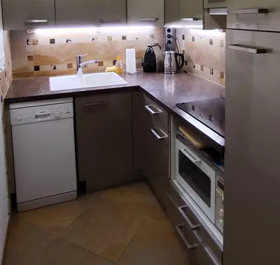 Cuisine ou kitchenette dans l'établissement Lovely apartment overlooking inner garden - Montparnasse Pasteur