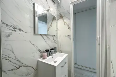 Salle de bains dans l'établissement Charming 14m studio in Paris 17th arrondissement
