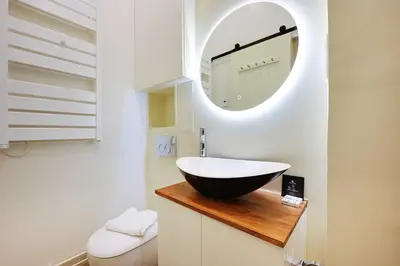 Salle de bains dans l'établissement Charmant appartement proche de l Arc de Triomphe