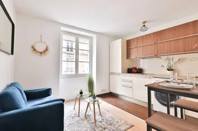 Cuisine ou kitchenette dans l'établissement Charming apartment in the heart of the Marais