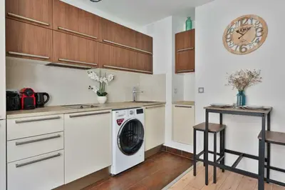 Cuisine ou kitchenette dans l'établissement Charming apartment in the heart of the Marais