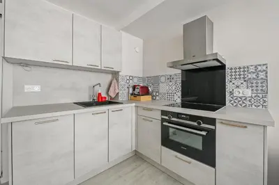 Cuisine ou kitchenette dans l'établissement Le Sainte Lucie - A 20 min de la Tour Eiffel