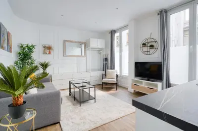 Télévision ou salle de divertissement dans l'établissement Cozy Apartment for 4 people Montorgueil-Grands Boulevards