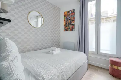 Un ou plusieurs lits dans un hébergement de l'établissement Cozy Apartment for 4 people Montorgueil-Grands Boulevards